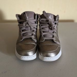 NIKE Air Jordan 1 Mid SE Basketball Sneakers